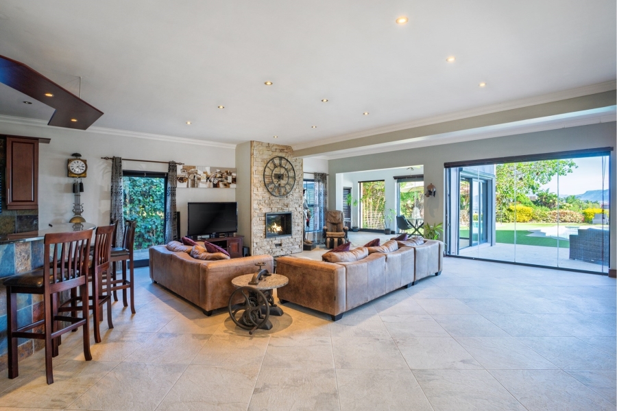 13 Bedroom Property for Sale in Plattekloof 3 Western Cape